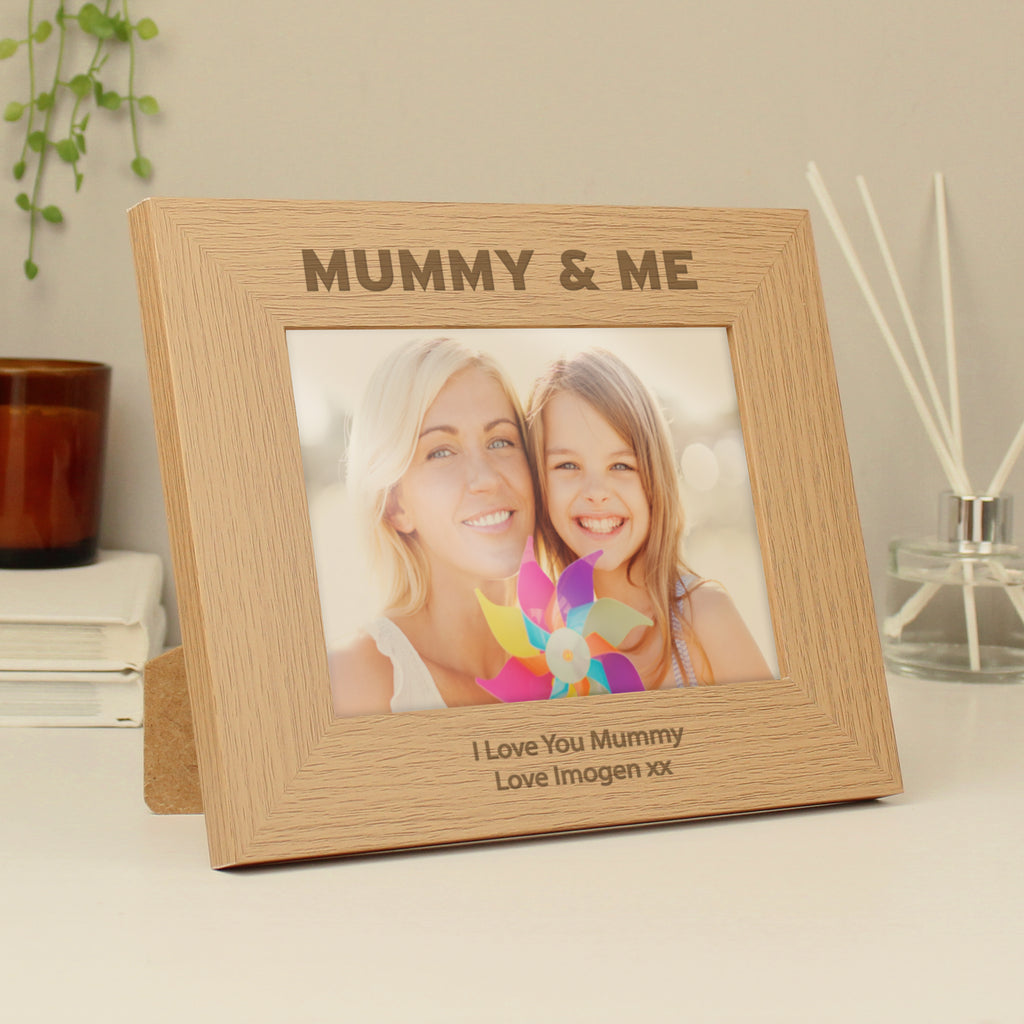 Personalised Mummy & Me 5x7 Landscape Oak Finish Photo Frame - GiftMasters.co.uk