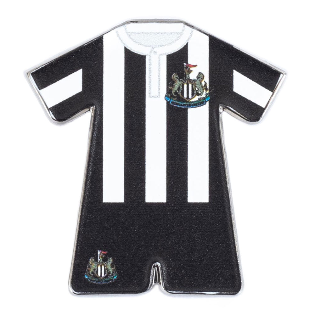 Newcastle United FC 96 Retro Home Kit Badge - Buy Badges at GiftMasters.co.uk