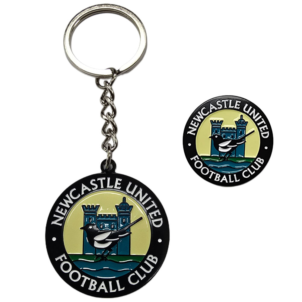 Newcastle United FC Retro 76-83 Crest Keyring & Badge Set - Buy Keyrings at GiftMasters.co.uk