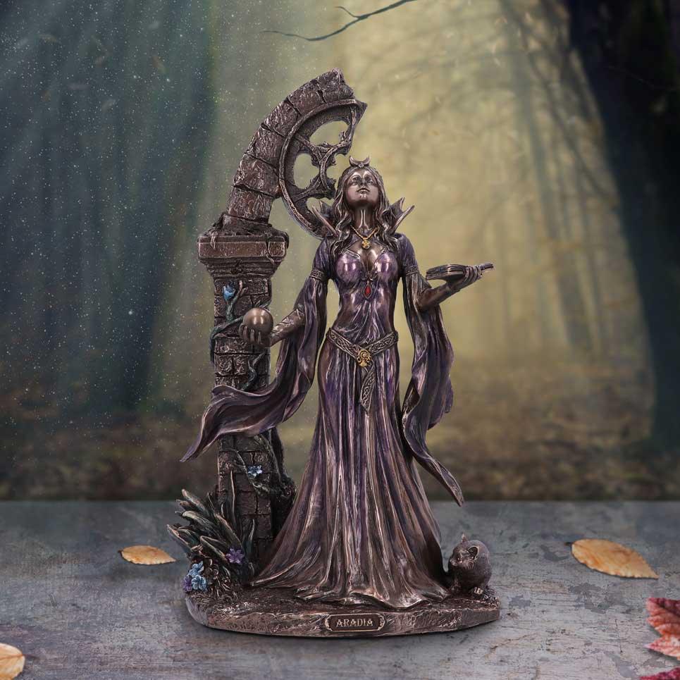 Aradia The Wiccan Queen of Witches 25cm Ornament